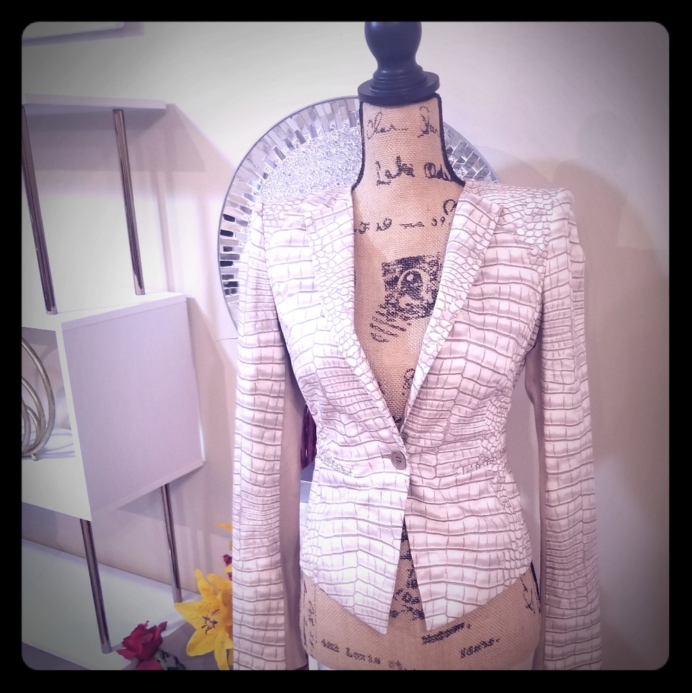 BCBG Snakeskin Print fitted Blazer🥰 NWOT